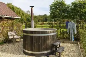 Tuin villa verde hot tob houtgestookt buiten leven min